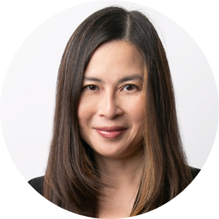 Headshot of Winnie Lee, Smilting